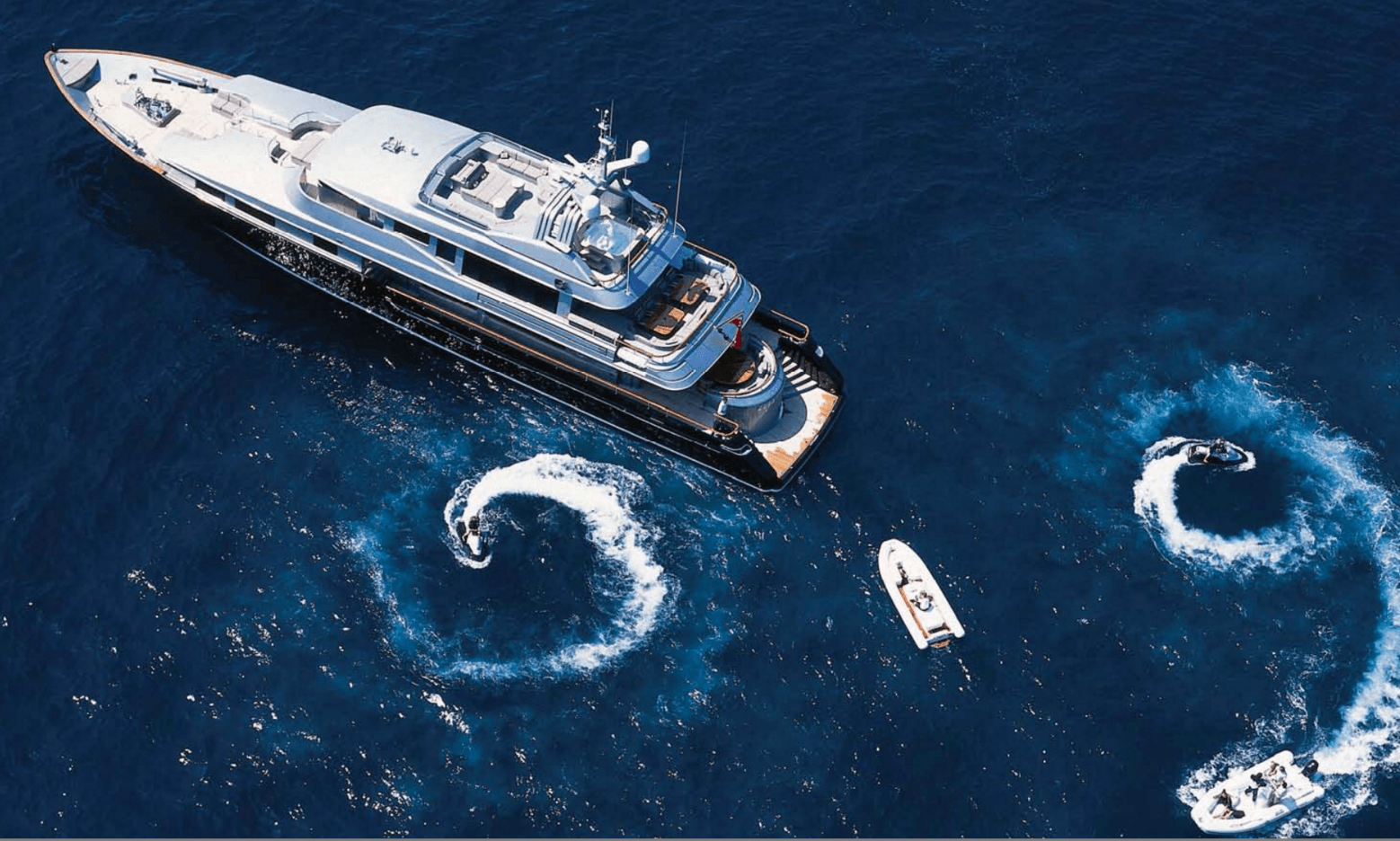 silverdreamyachtabove.png