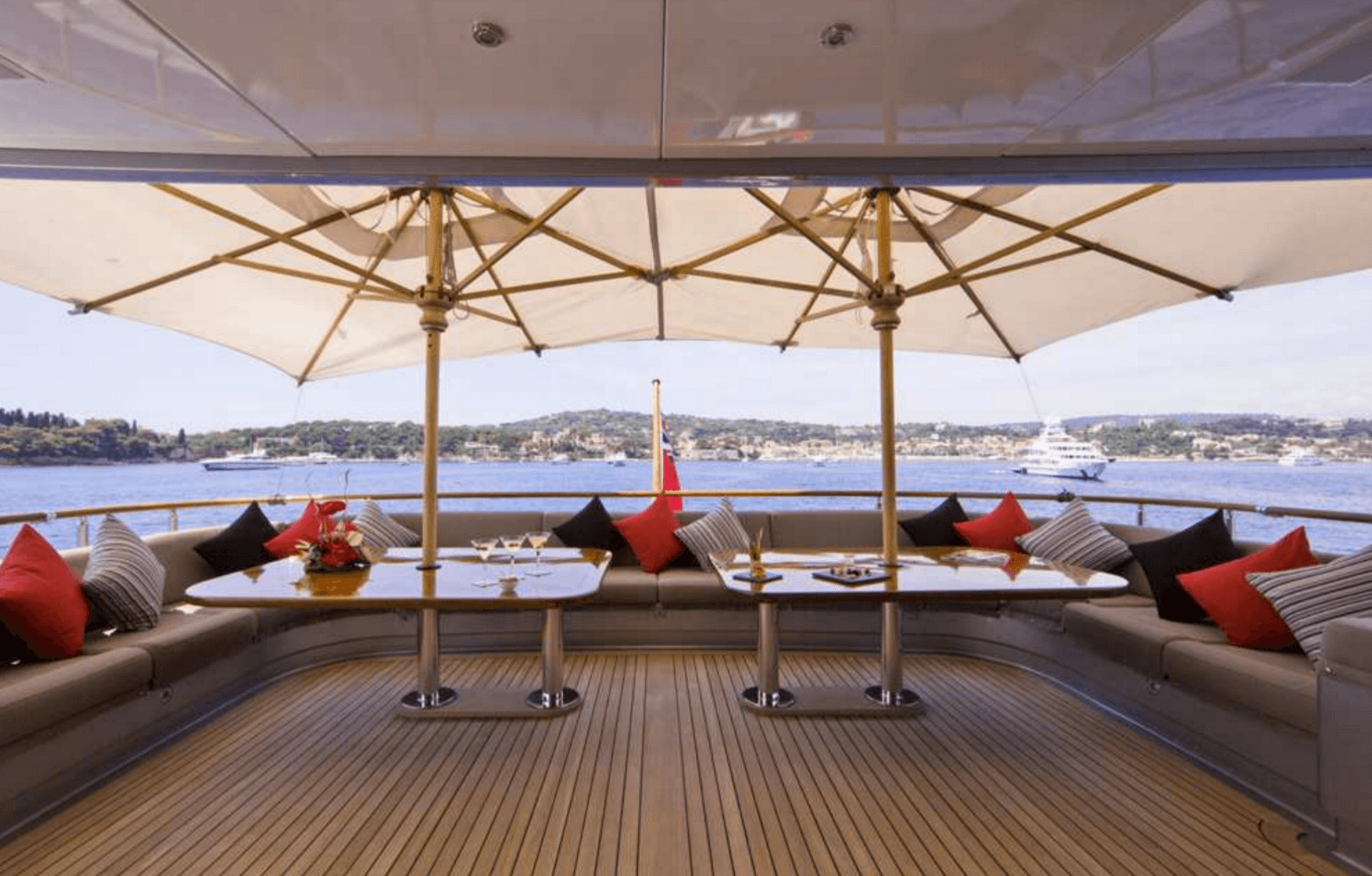 silverdreamyachtdeck.png