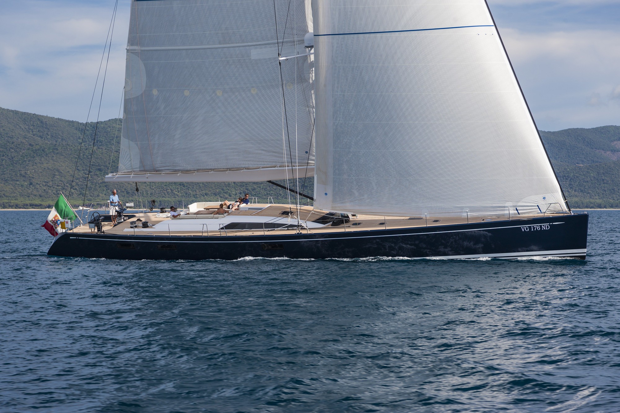 [27m-Yacht-SOLLEONE-III]-3384-122.jpg