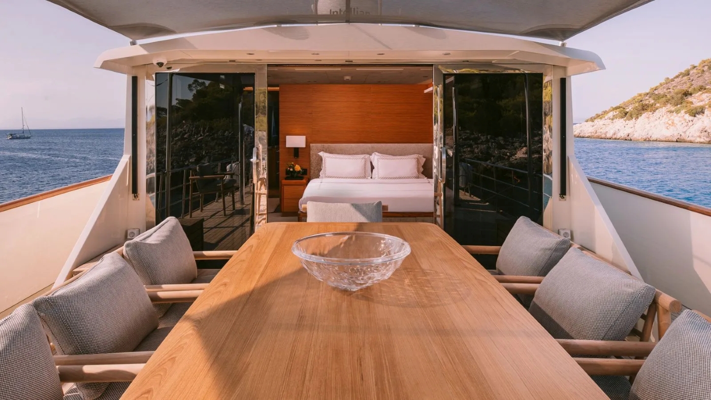 Exterior Dining Area 04.jpg