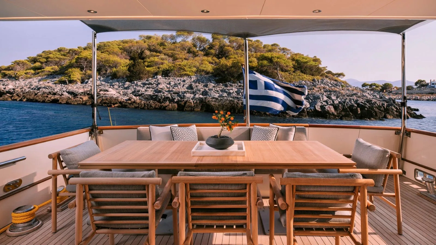 Exterior Dining Area 05.jpg