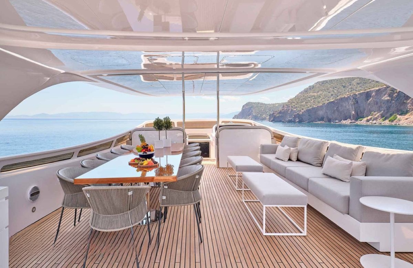 Exterior Relaxation Area With Dining.jpg
