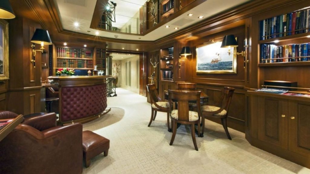 Interior 2.jpg