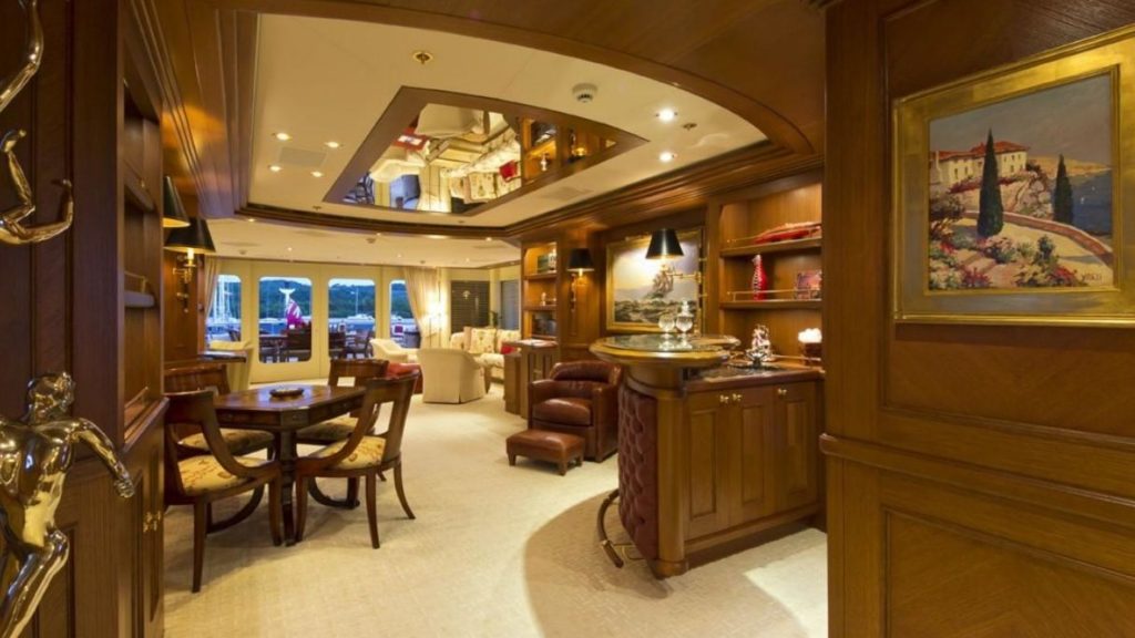 Interior 3.jpg