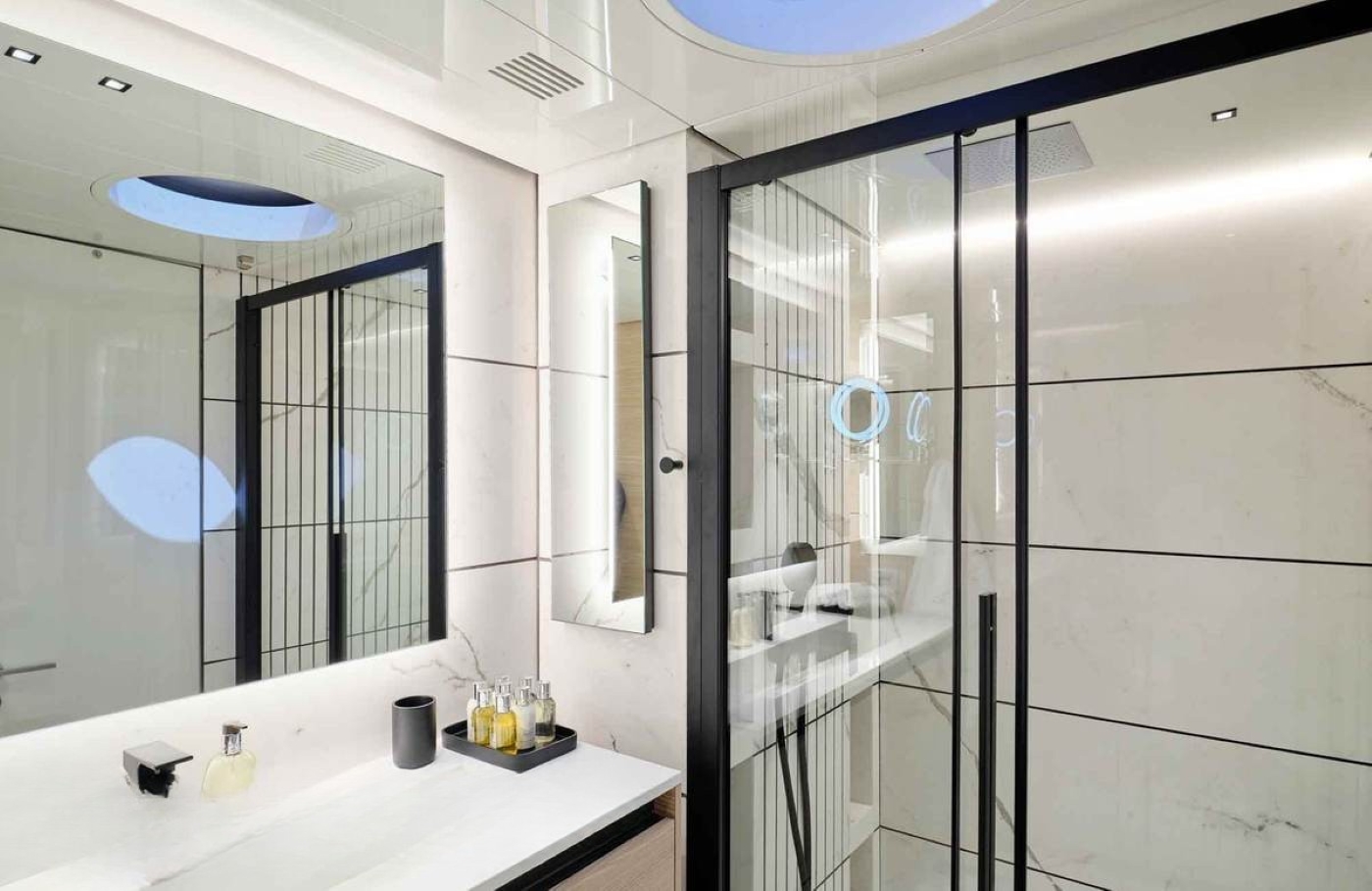 Master Bathroom 03.jpg