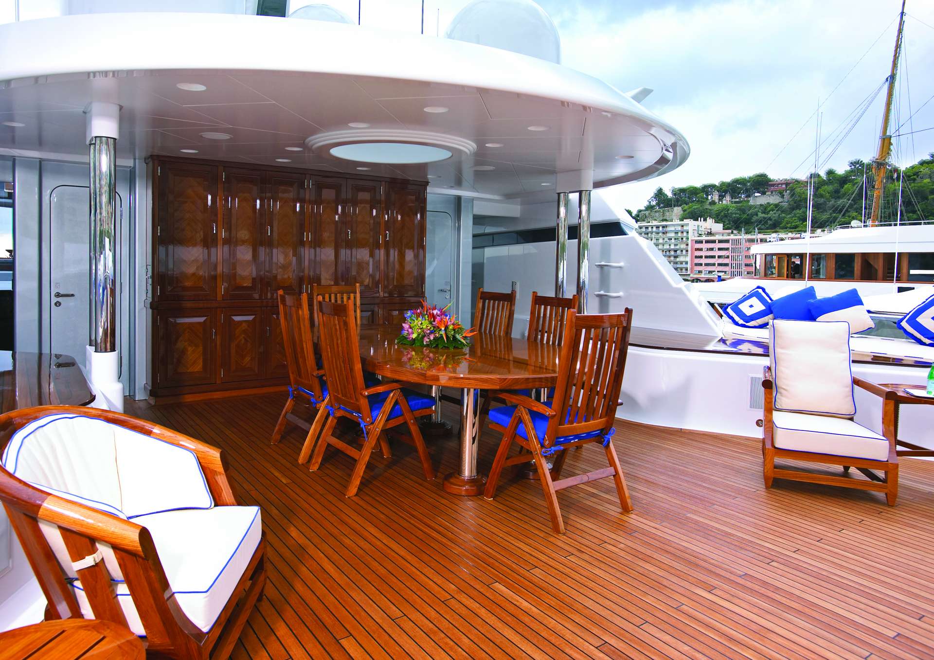 Yacht BLUE MOON by Feadship - Royal Van Lent Shipyard - Al Fresco Dining.jpg