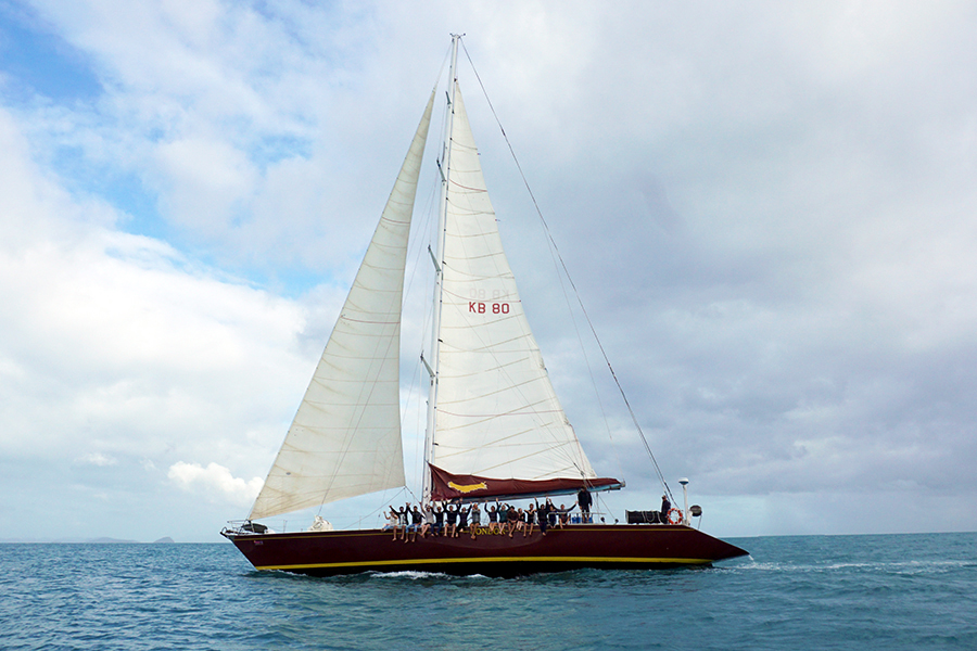 fast-maxi-sailing-onboard-condor-whitsundays.jpg
