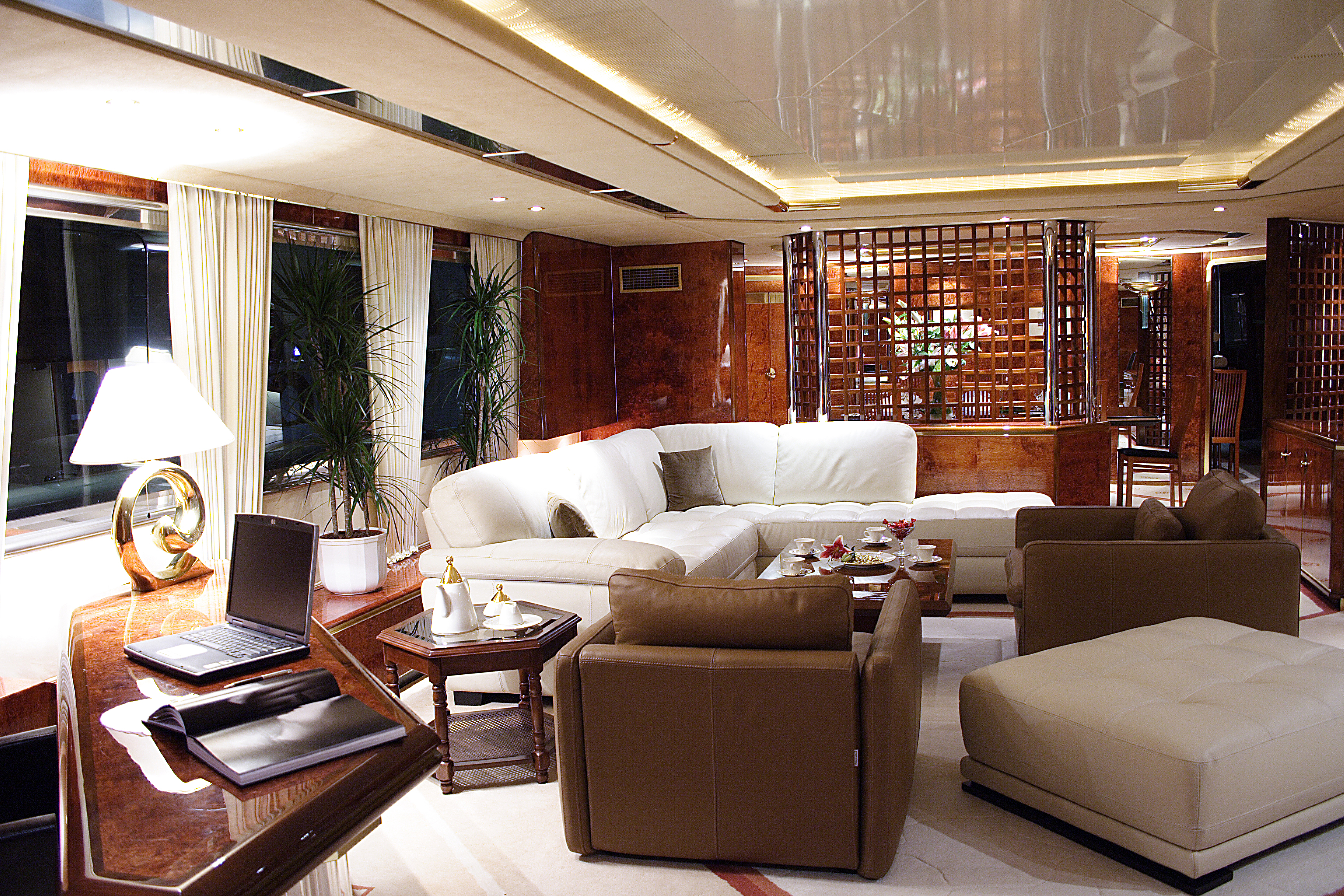 main-deck-saloon-evening.jpg