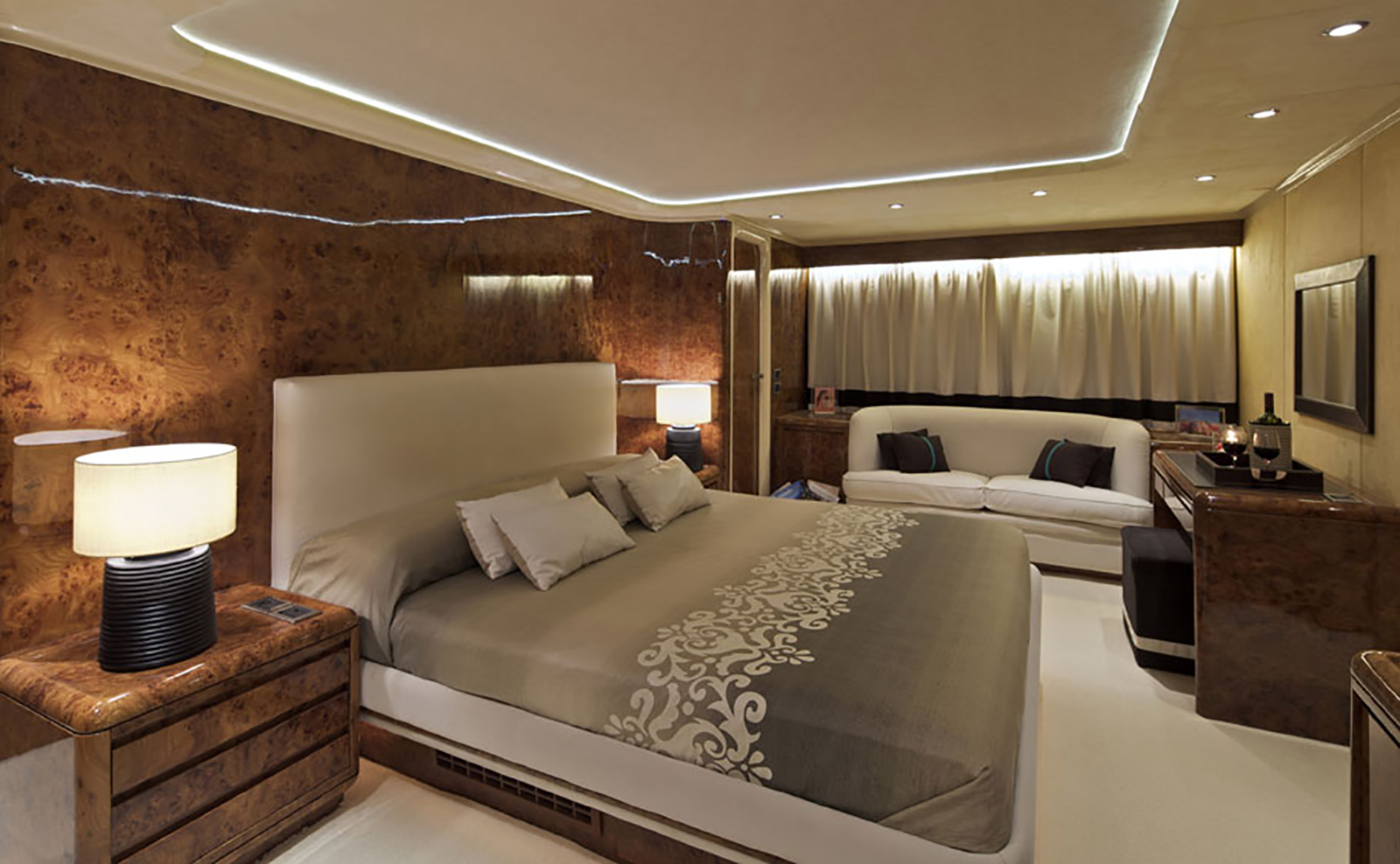 master cabin.jpg