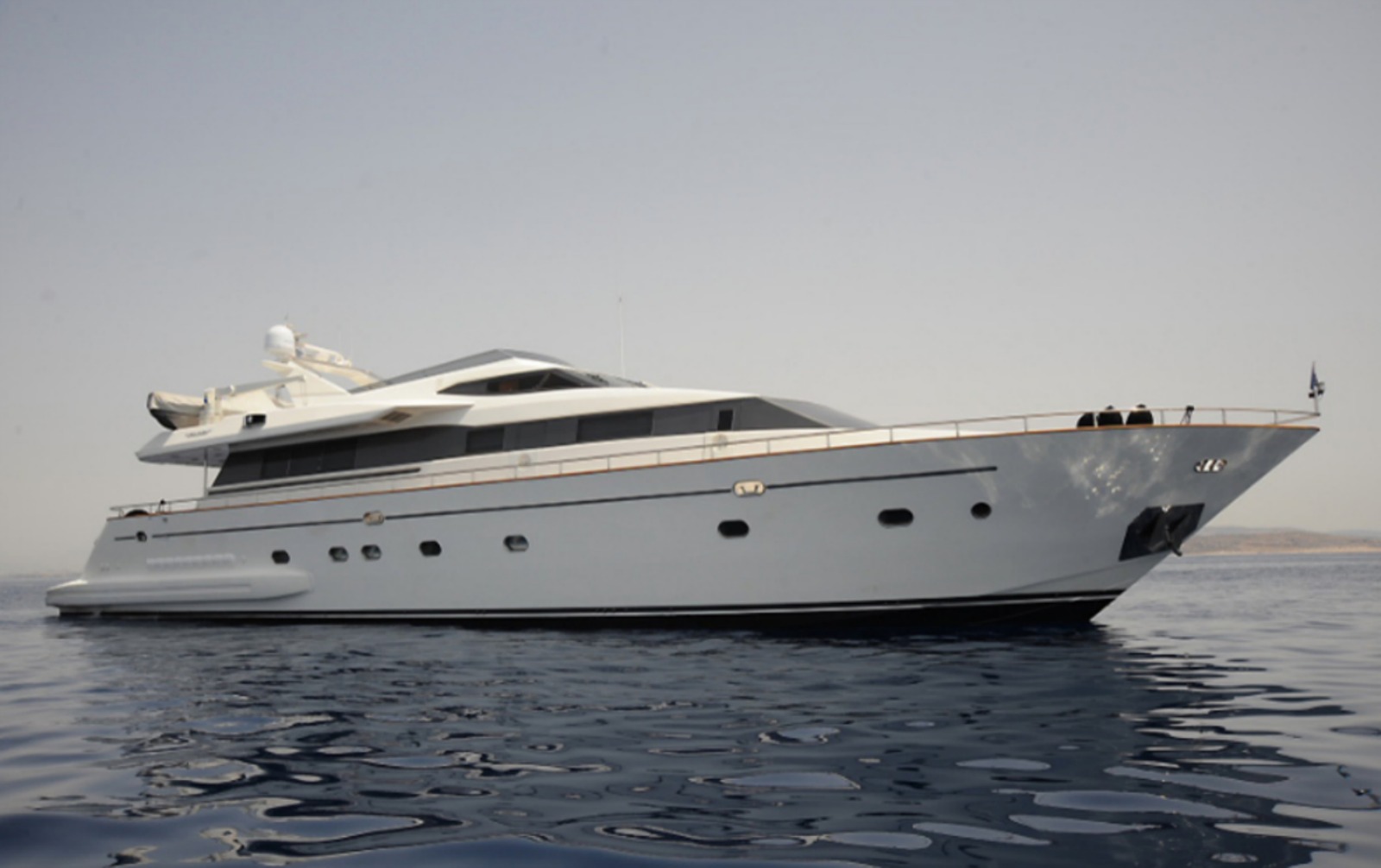 yacht Pouaro 2.jpg
