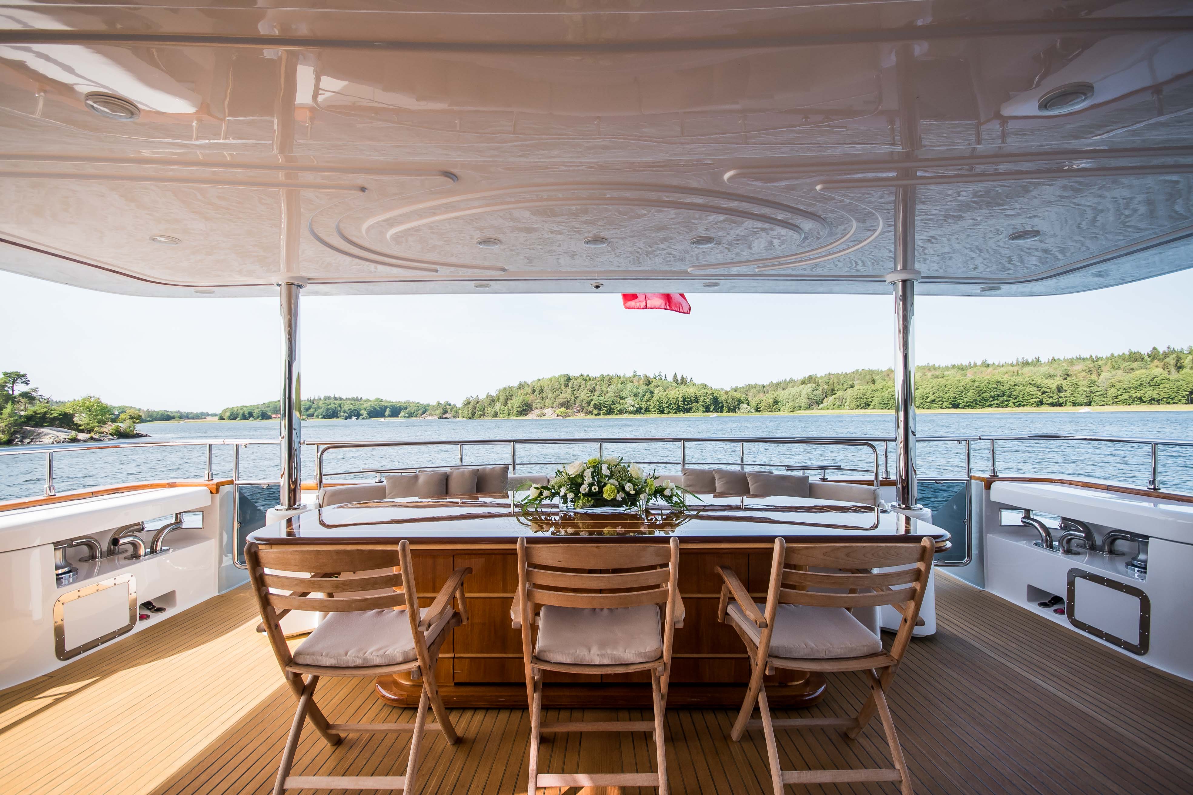 alfresco dining.jpg