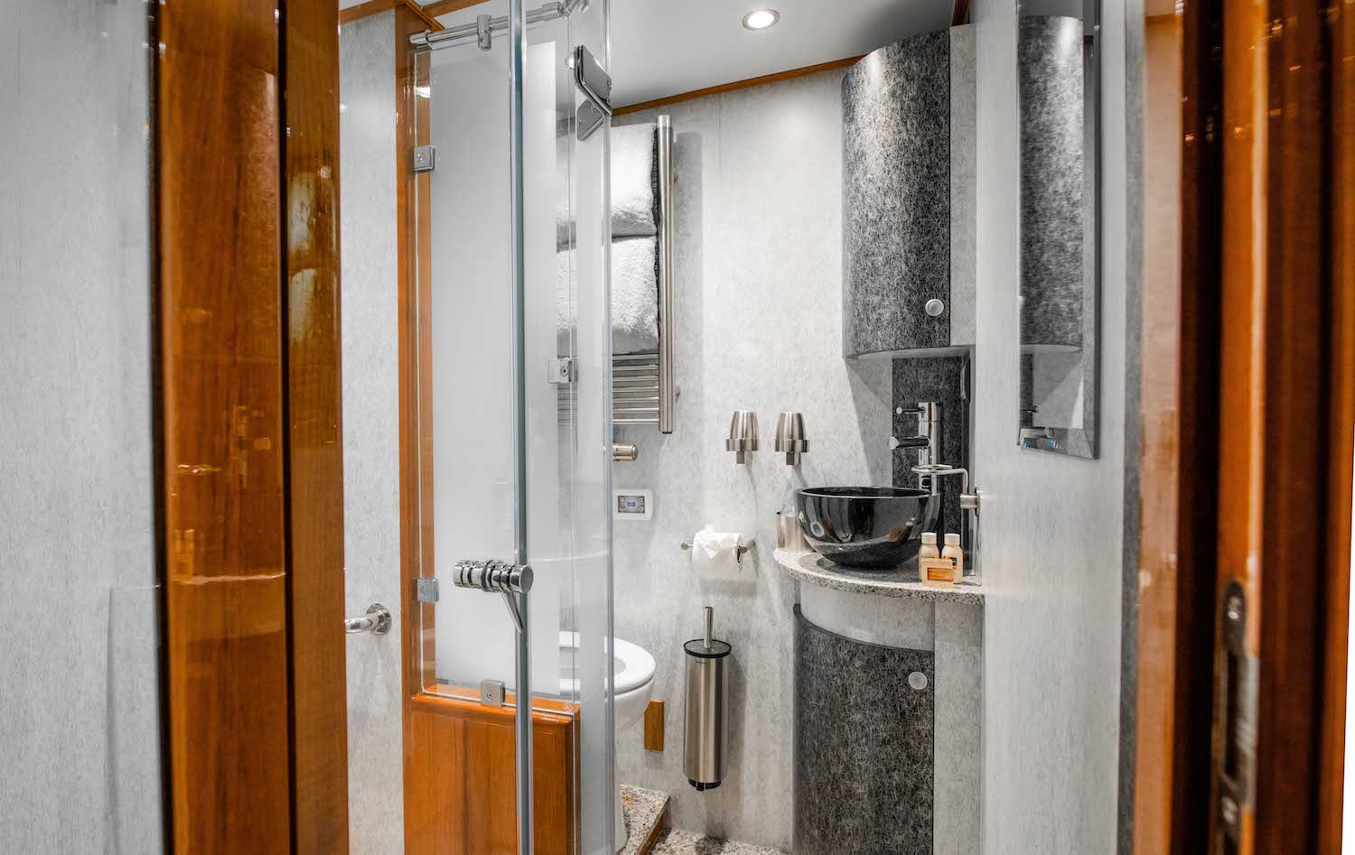 ensuite bathroom .jpg