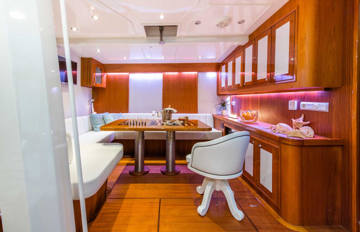 interior dining.jpg