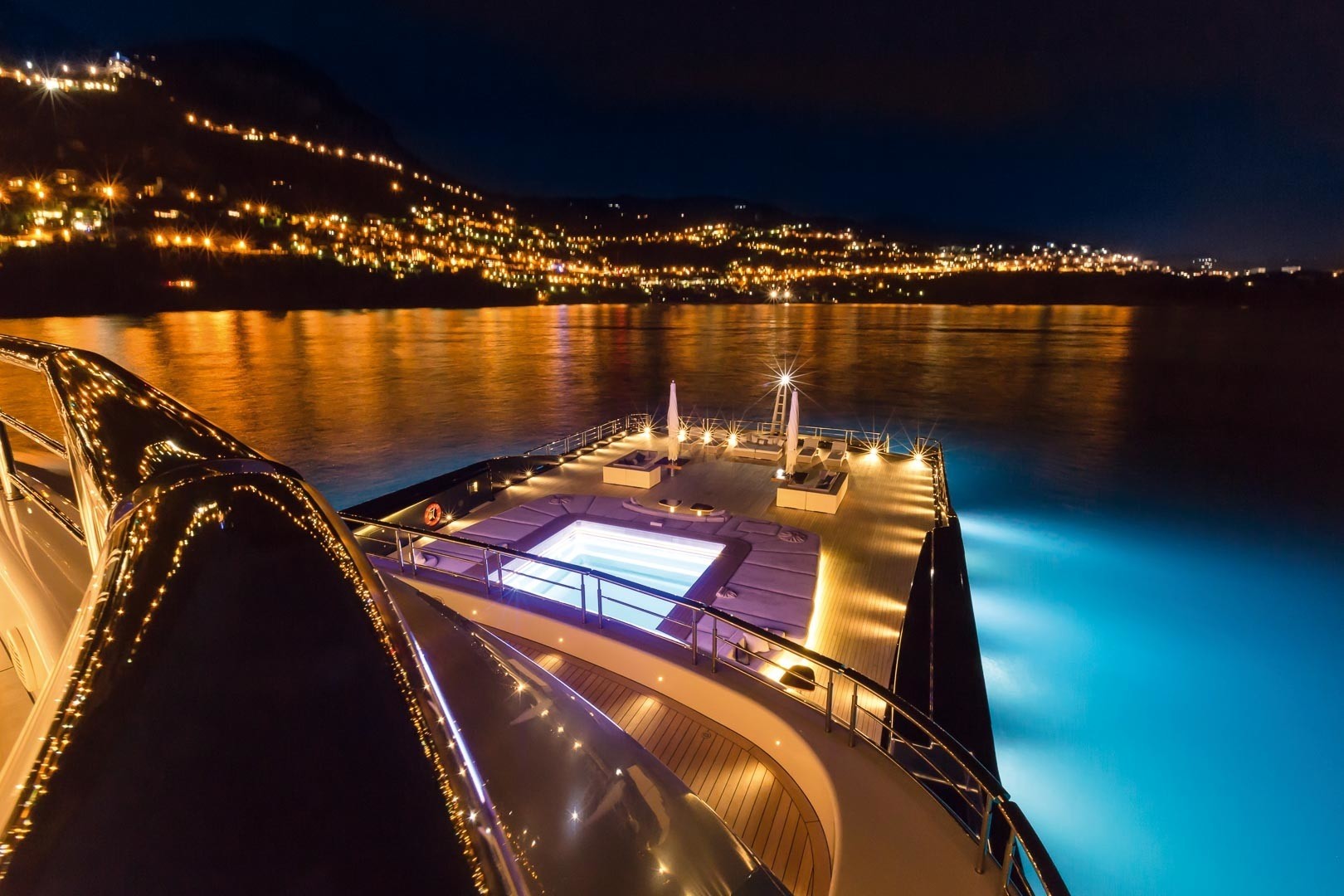 [115m-Yacht-LUNA]-5871-144.jpg