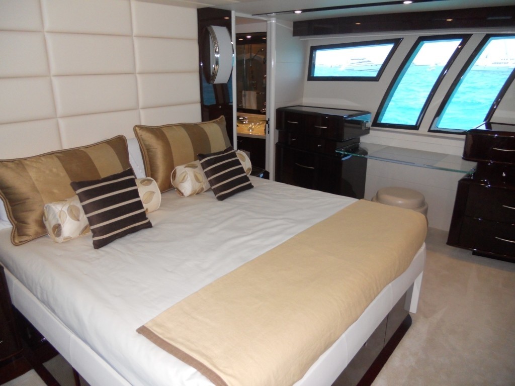 [23m-Yacht-CARBON]-5988-134.jpg