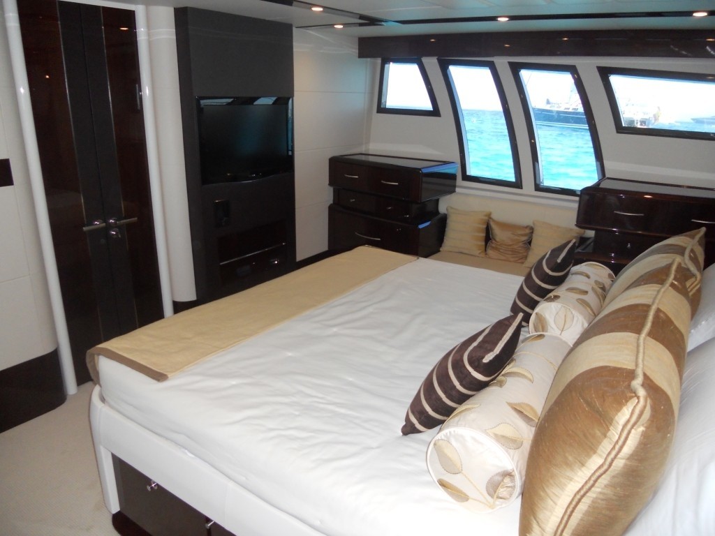 [23m-Yacht-CARBON]-5988-153.jpg