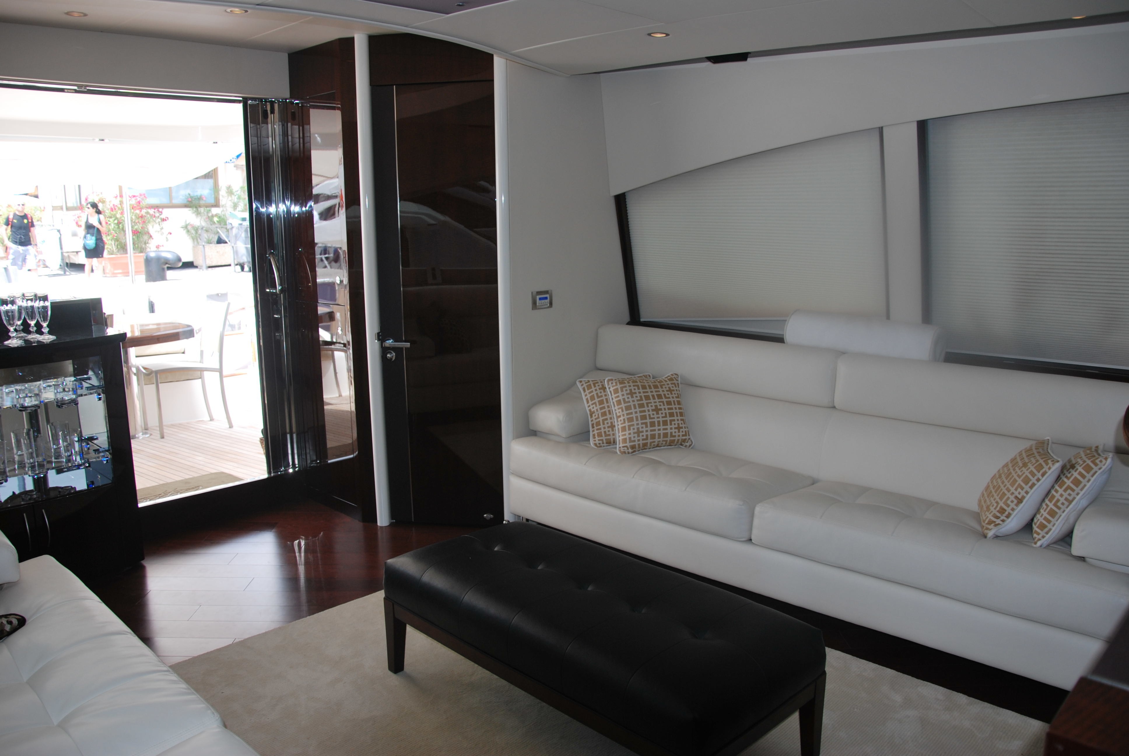 [23m-Yacht-CARBON]-5988-22.jpg