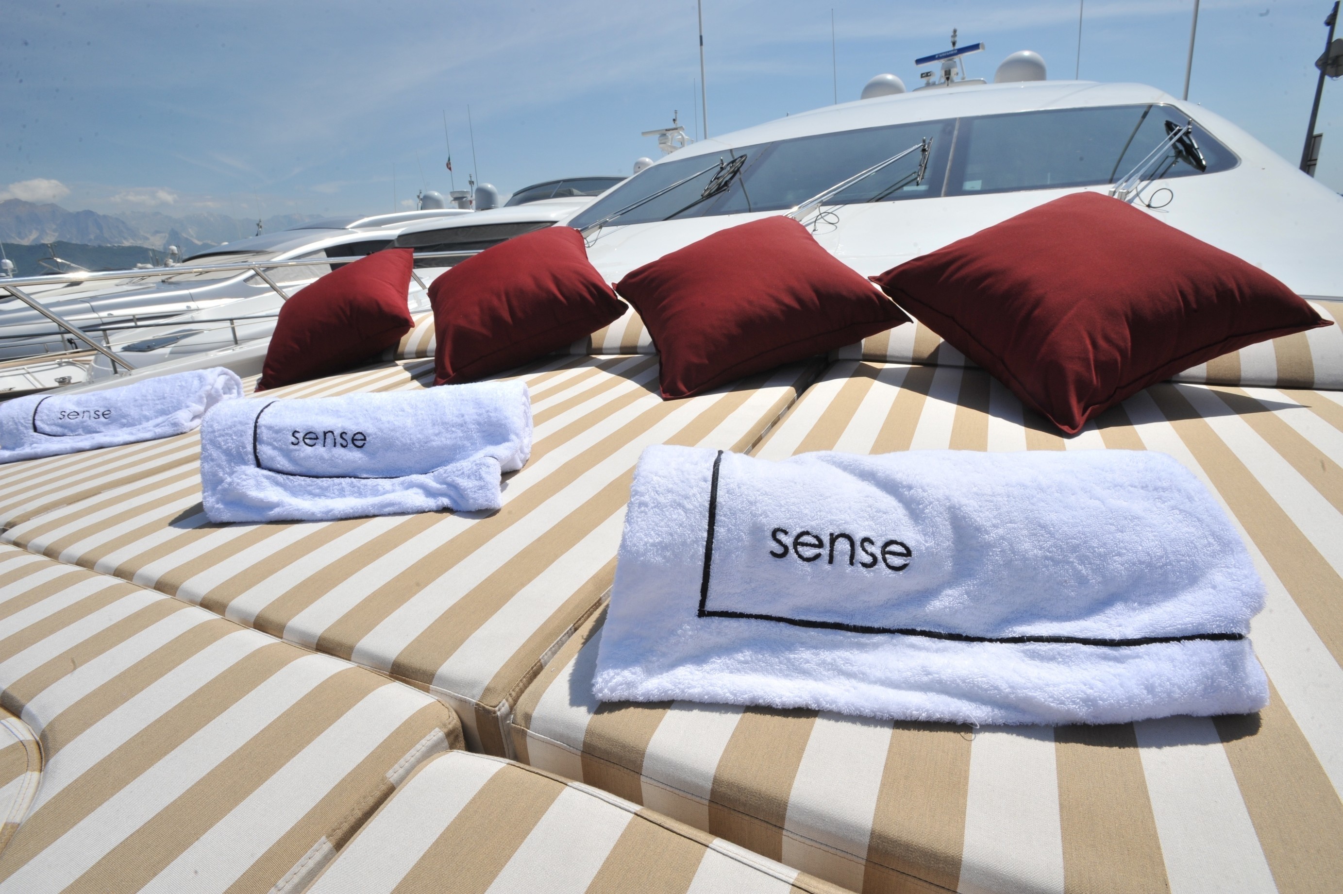 [28m-Yacht-SENSE]-5667-70.jpg