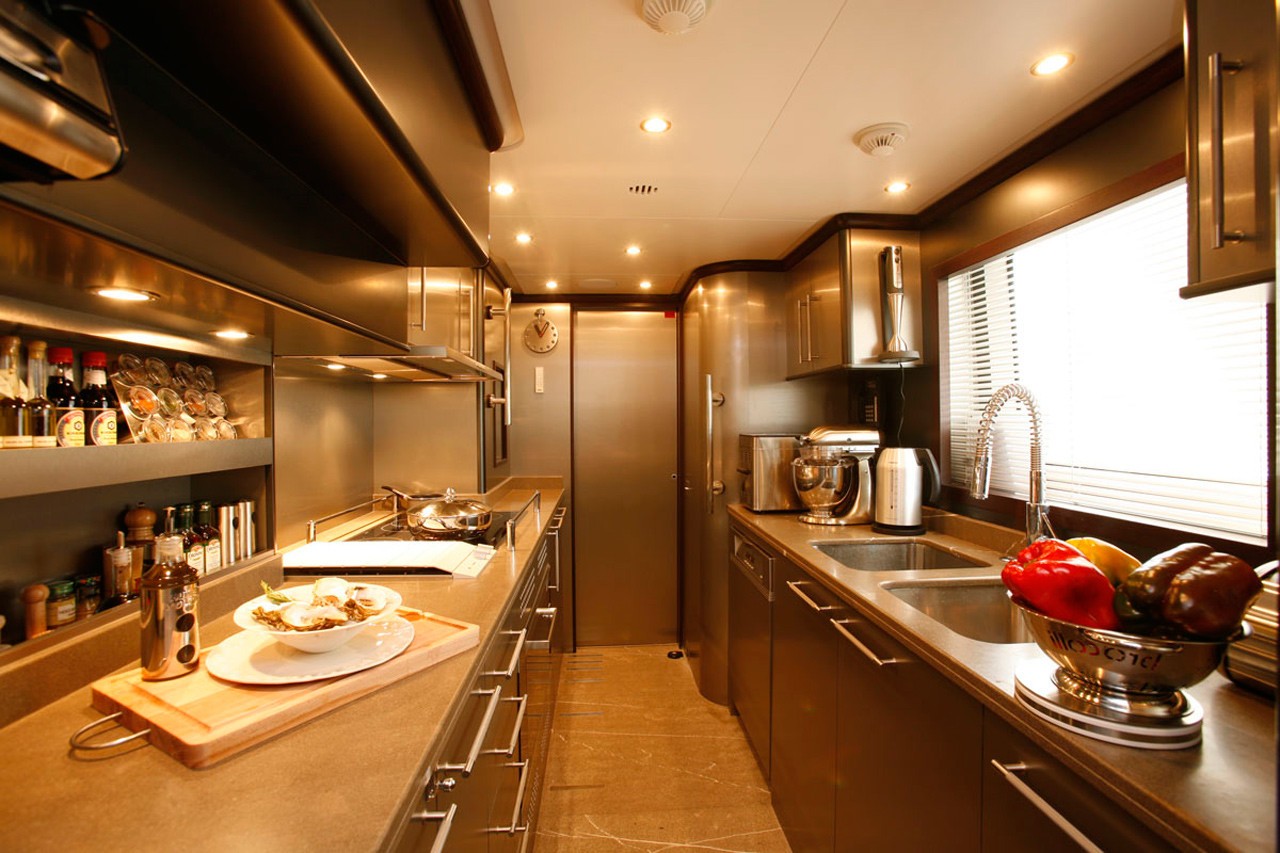 [30m-Yacht-QUID-PRO-QUO]-5806-70.jpg