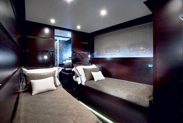 [37m-Yacht-PARENTHESIS]-5692-159.jpg