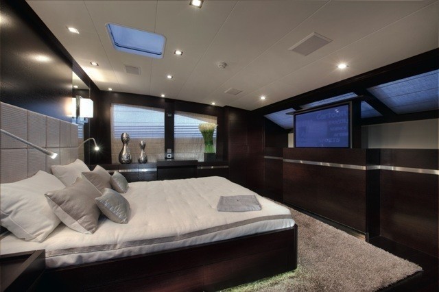 [37m-Yacht-PARENTHESIS]-5692-164.jpg