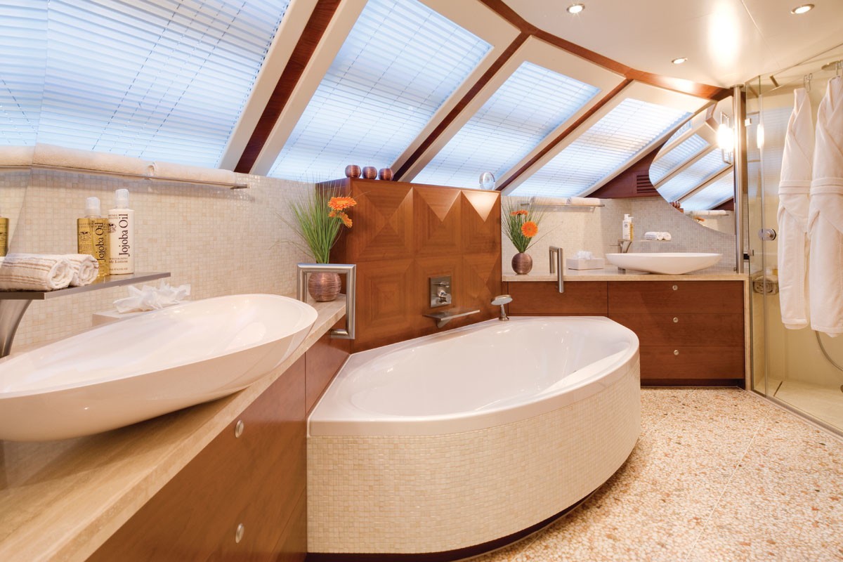 [38m-Yacht-NORTHLANDER]-5918-156.jpg