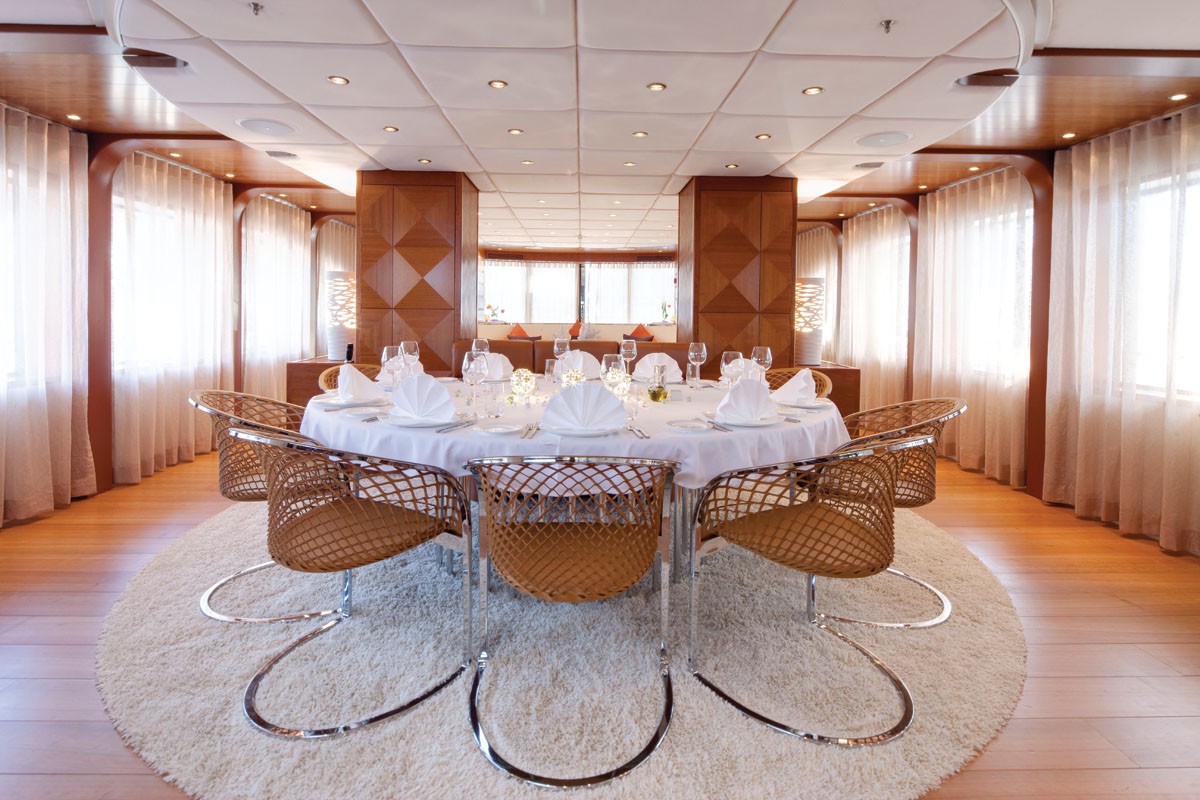 [38m-Yacht-NORTHLANDER]-5918-180.jpg