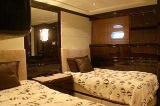 [39m-Yacht-VOYAGE]-5673-97.jpg