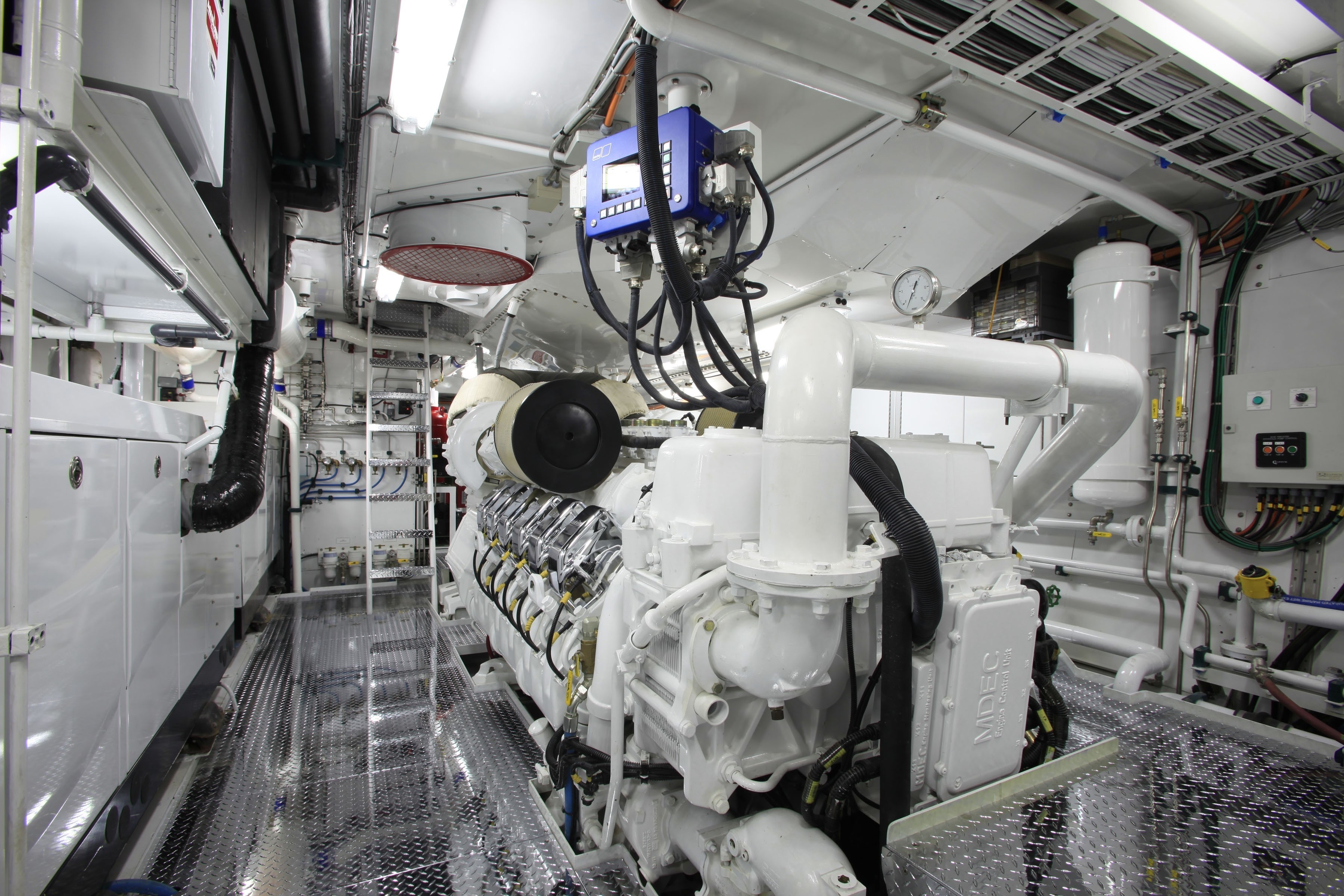 [44m-Yacht-AT-LAST]-5625-99.jpg