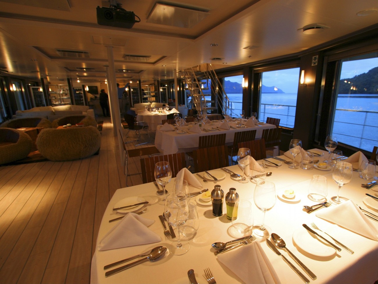 [45m-Yacht-ATMOSPHERE]-5648-106.jpg