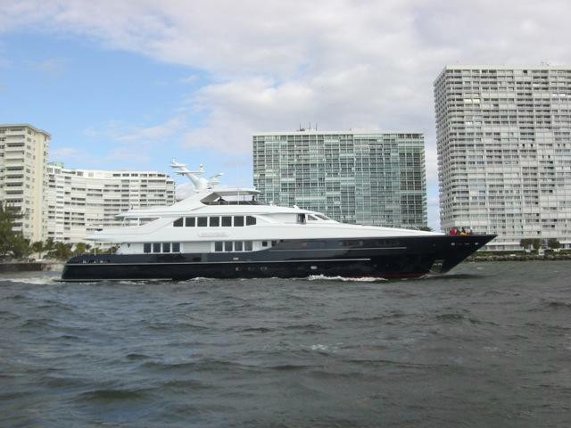 [45m-Yacht-YOU-AMPAMP-ME]-5982-147.jpg