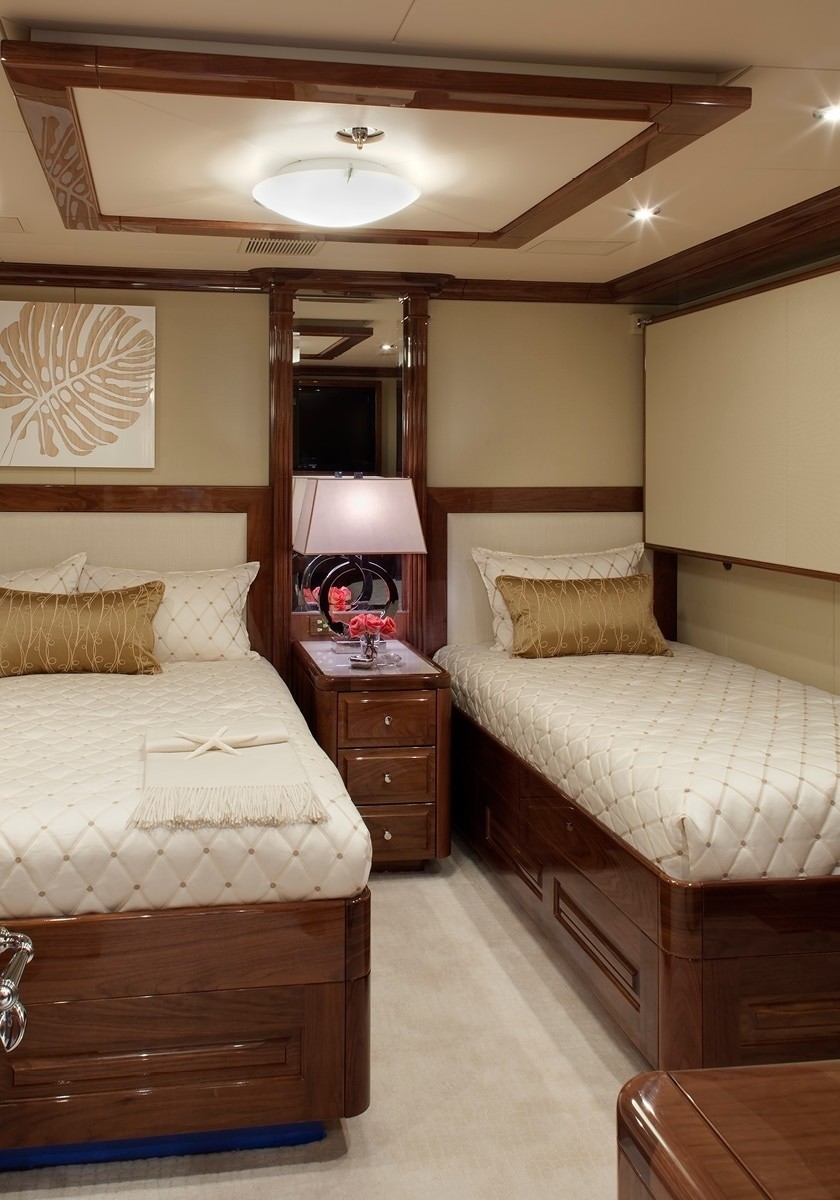 [49m-Yacht-REMEMBER-WHEN]-5643-162.jpg