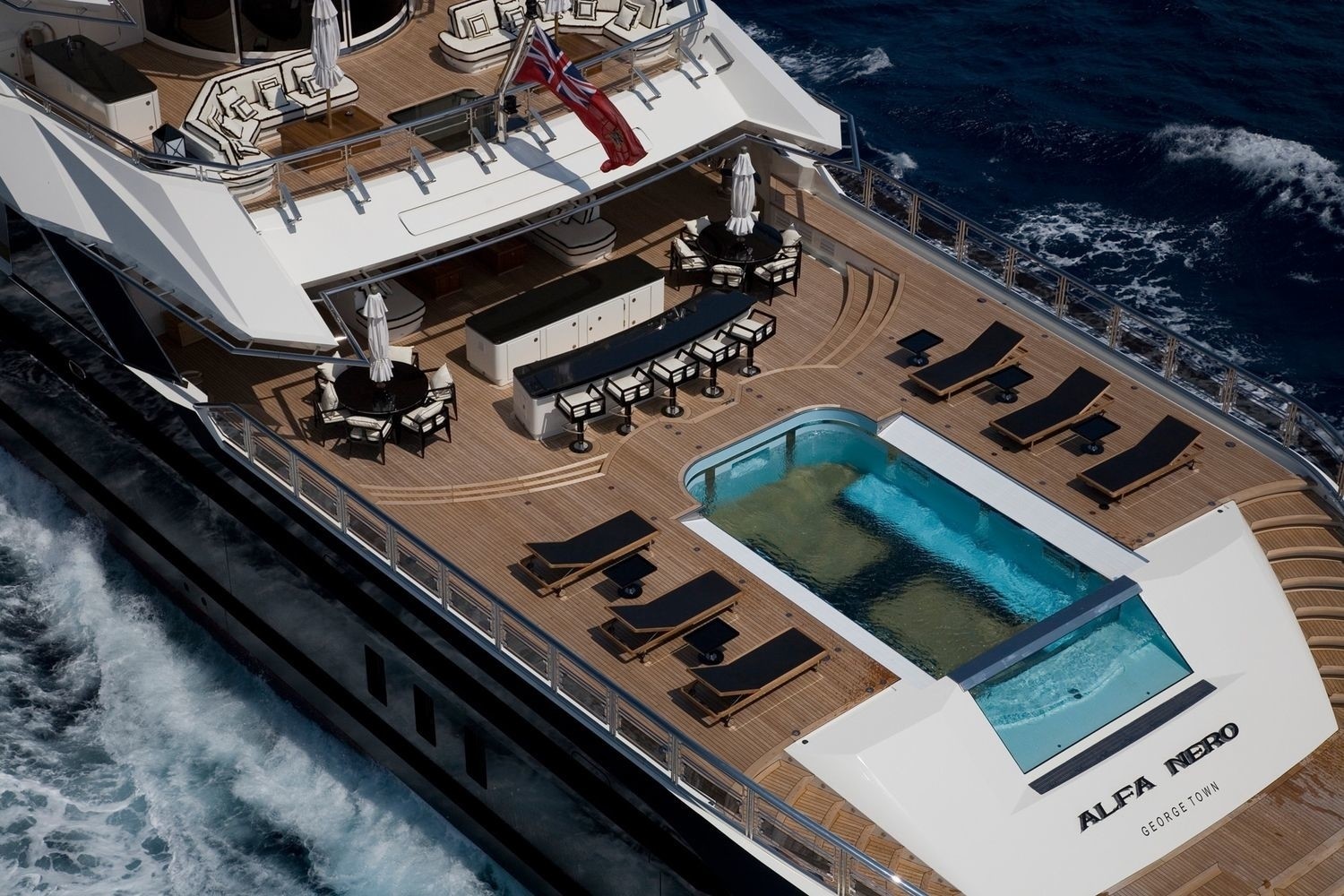 [82m-Yacht-ALFA-NERO]-5707-39.jpg