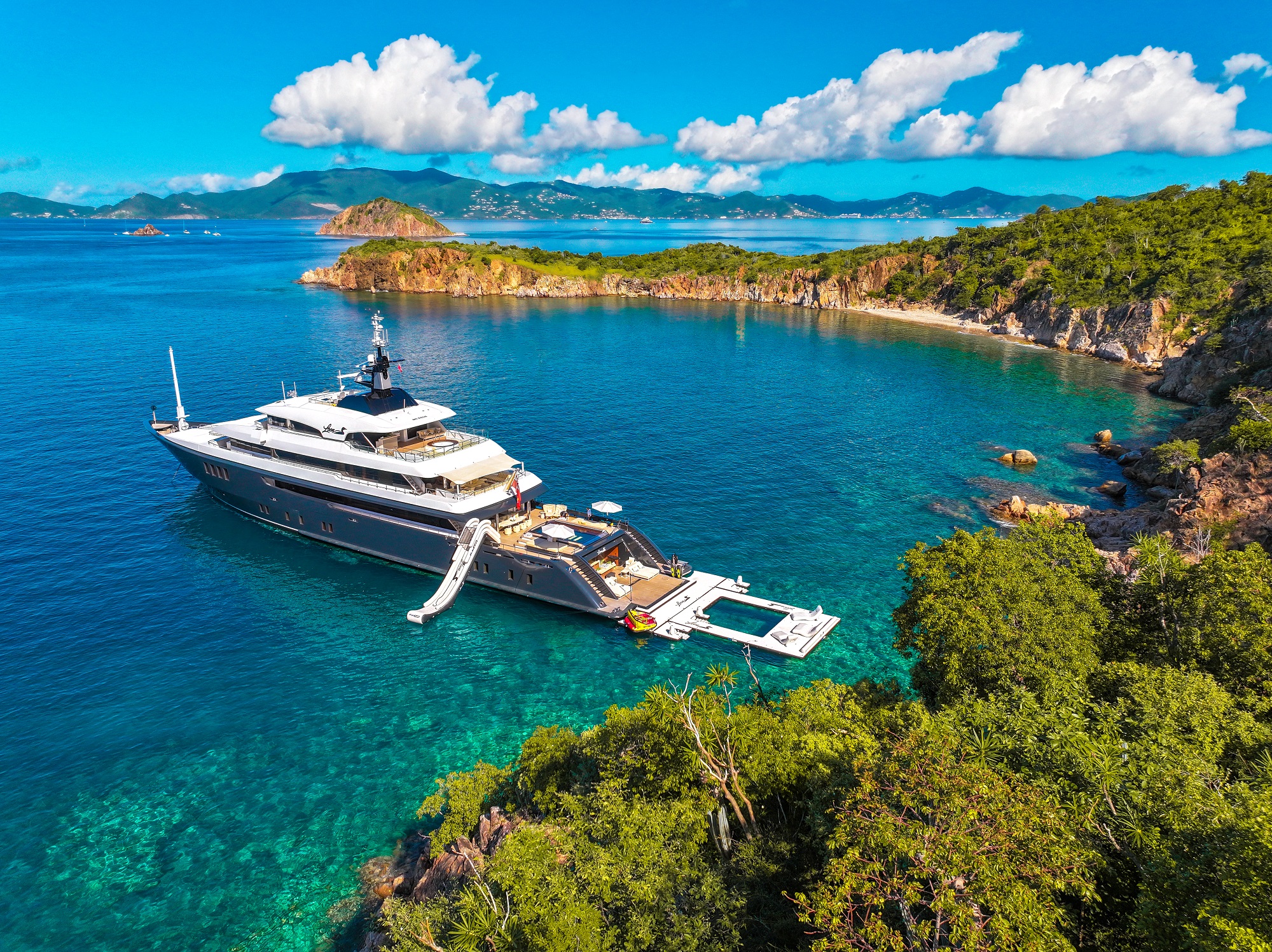 103 Motor yacht LOON.jpg