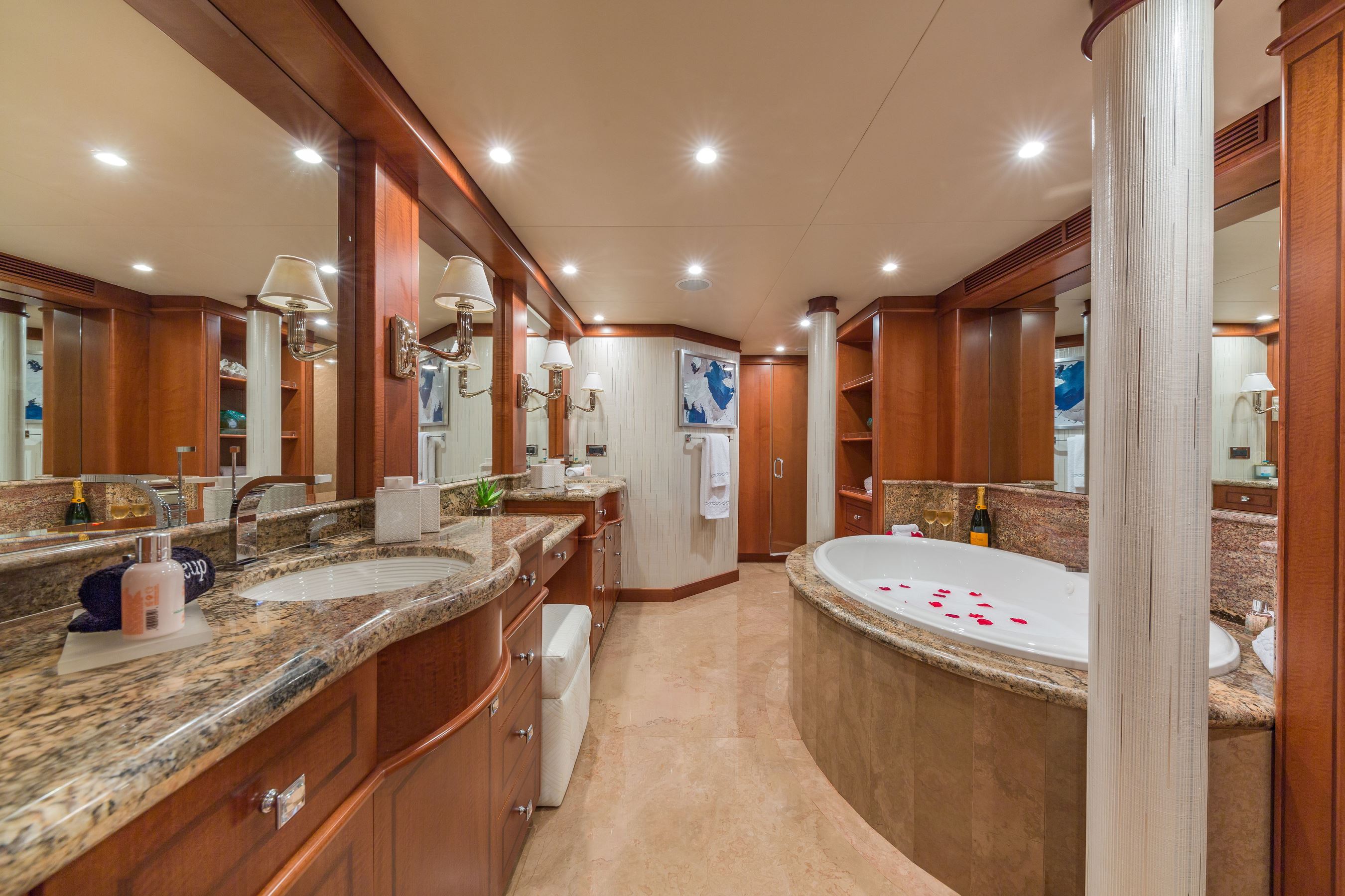 145'Heesen_AtLast_-133.jpg