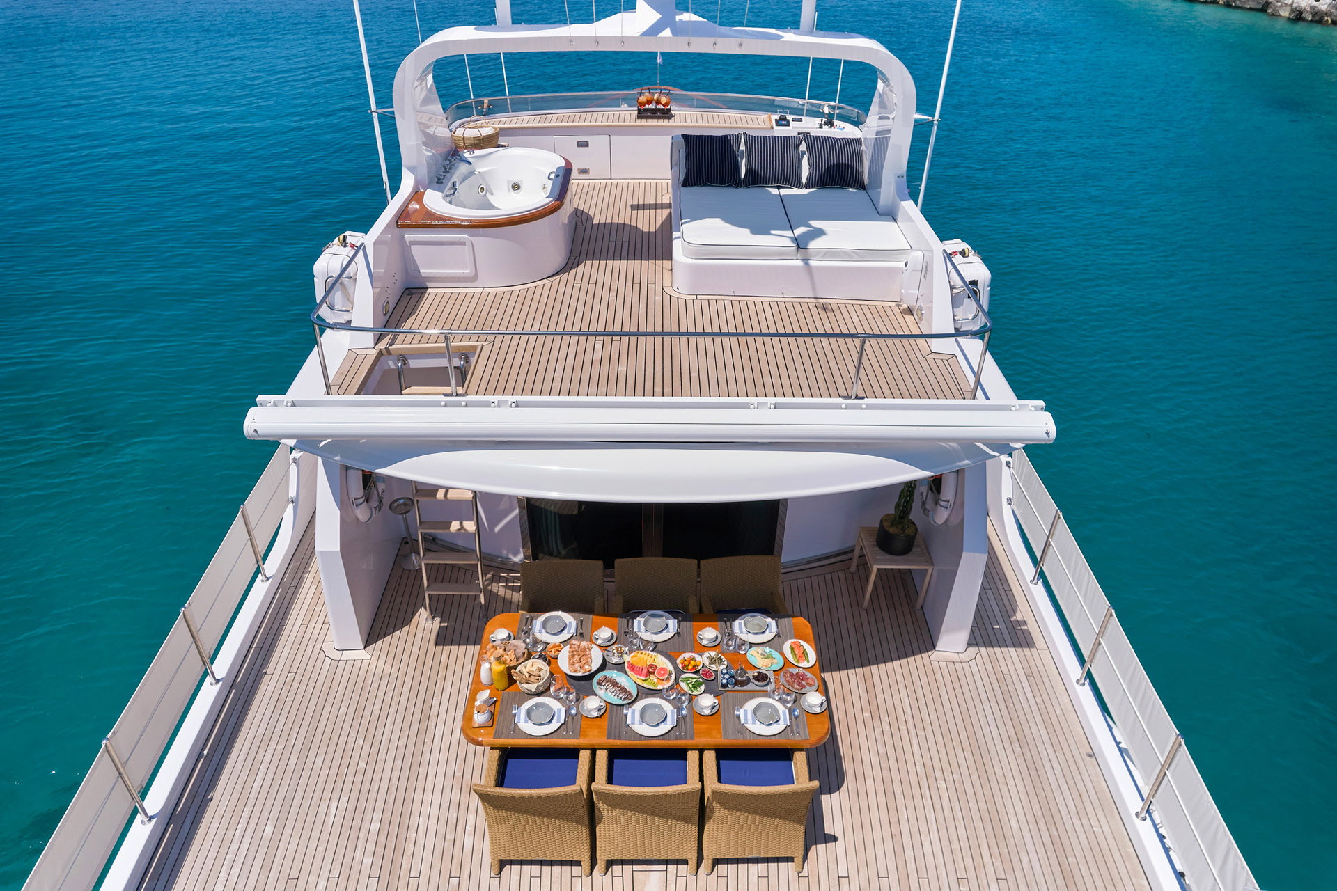 2.2 Fabulous deck spaces.jpg