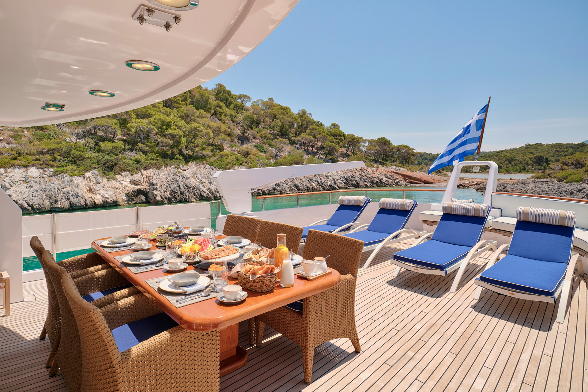 2.5 Upper deck dining and sun beds.jpg