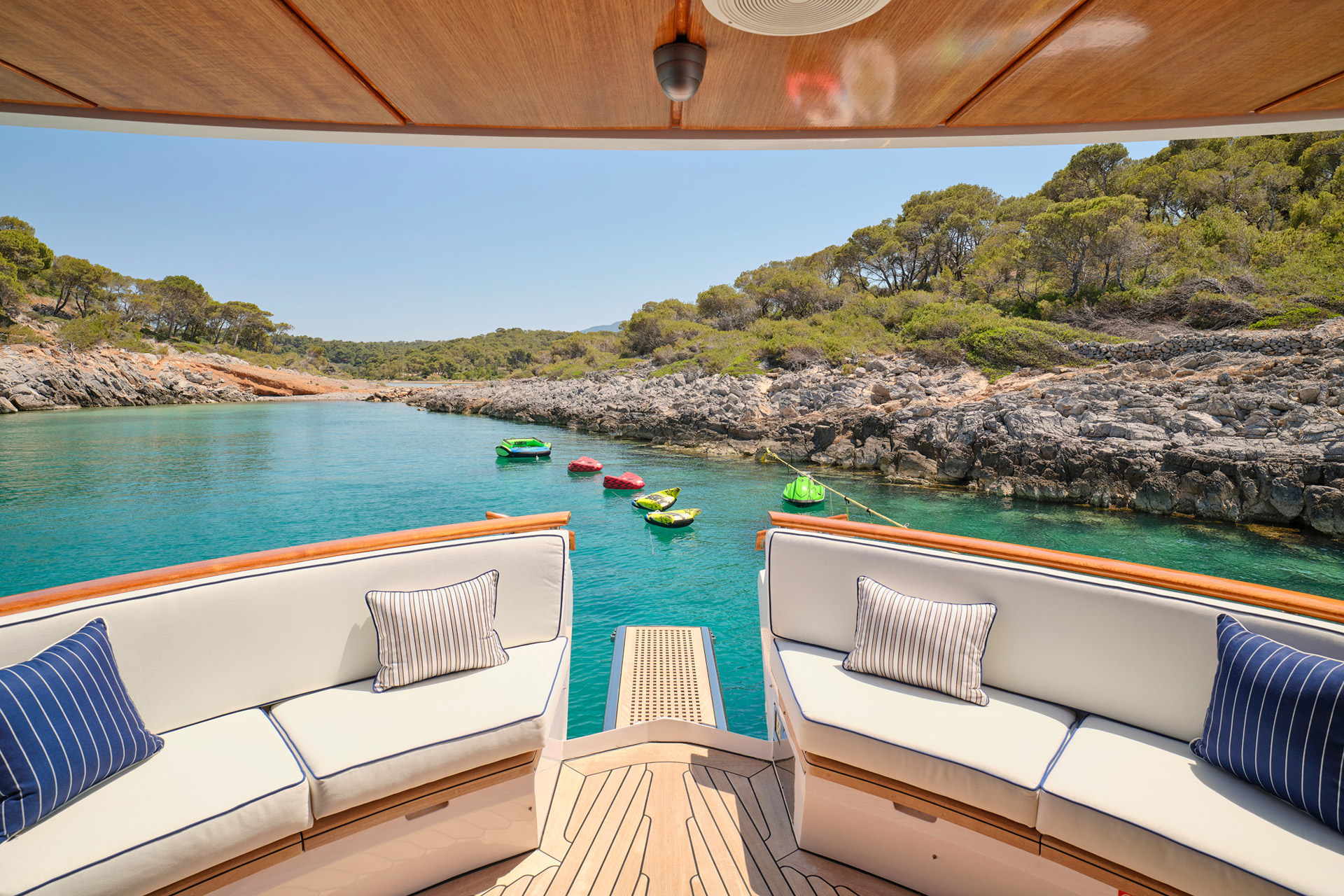 2.8 Main deck aft - view to stern.jpg