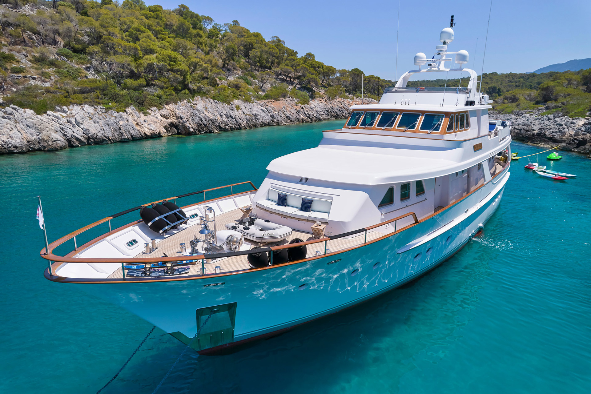 2.9 Foredeck with tender and toy storage.jpg