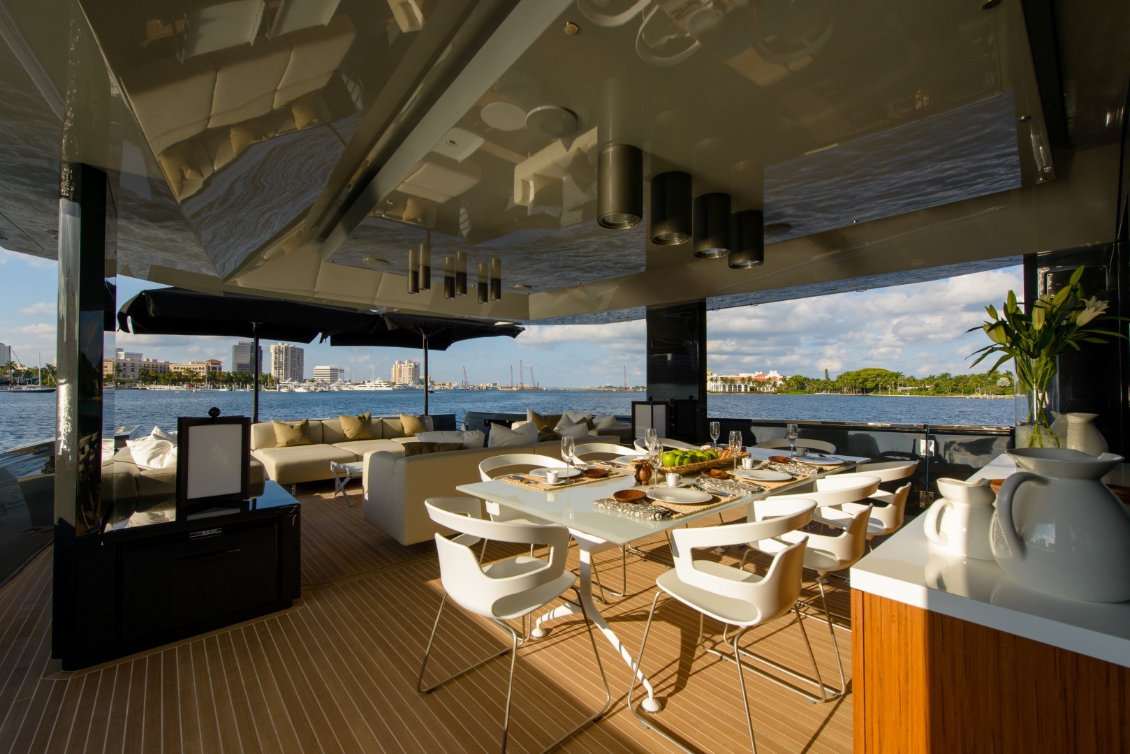 201 Main deck dining and seating.jpg