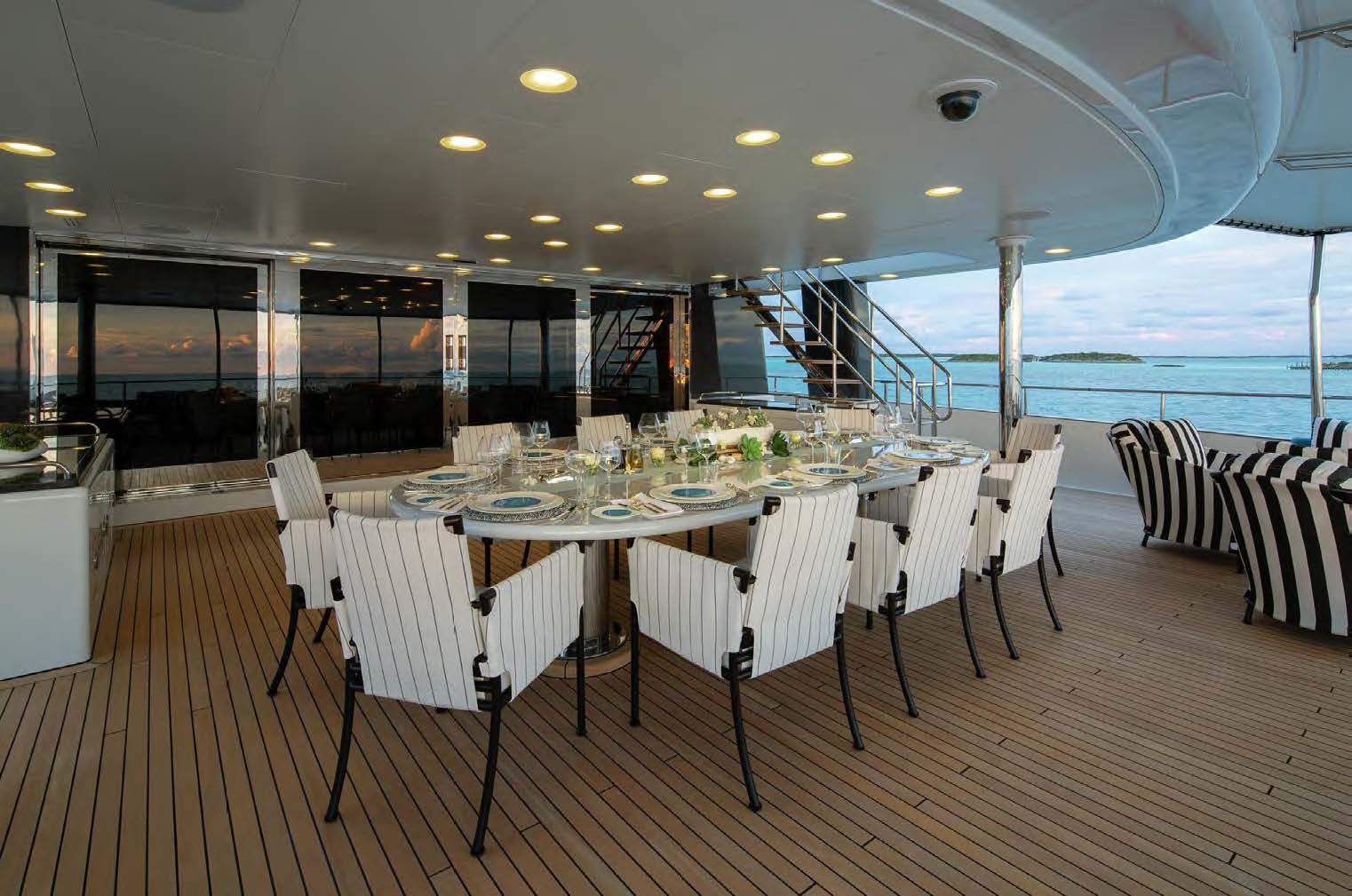 202 Deck dining.jpg