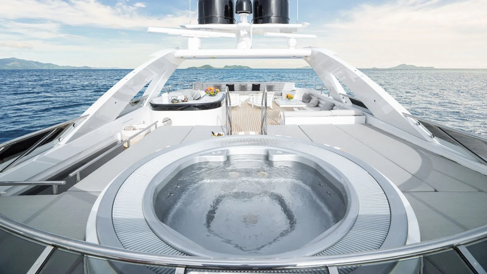 202 Jacuzzi on Sun deck.jpg