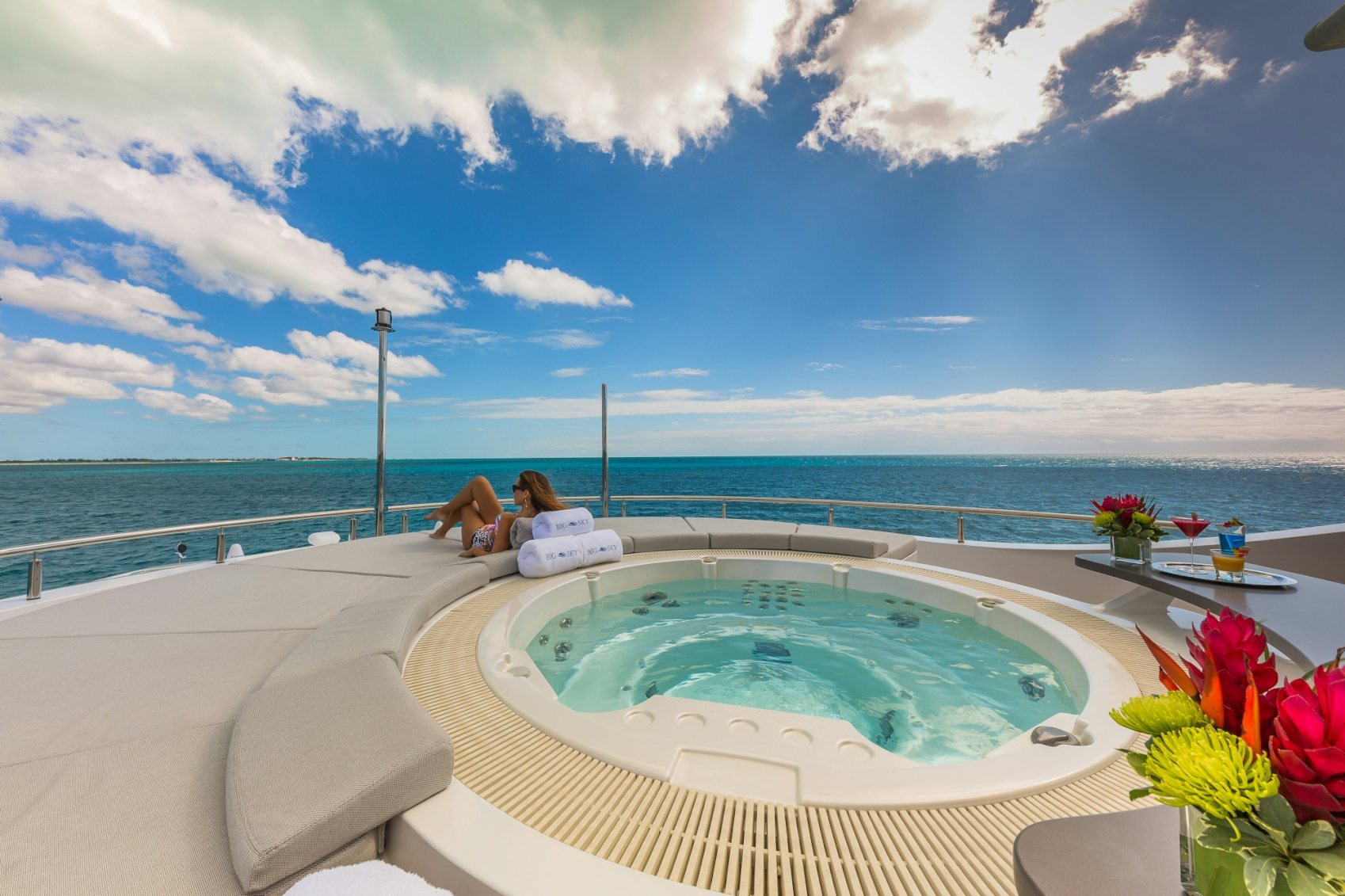 203 Deck jacuzzi.jpg
