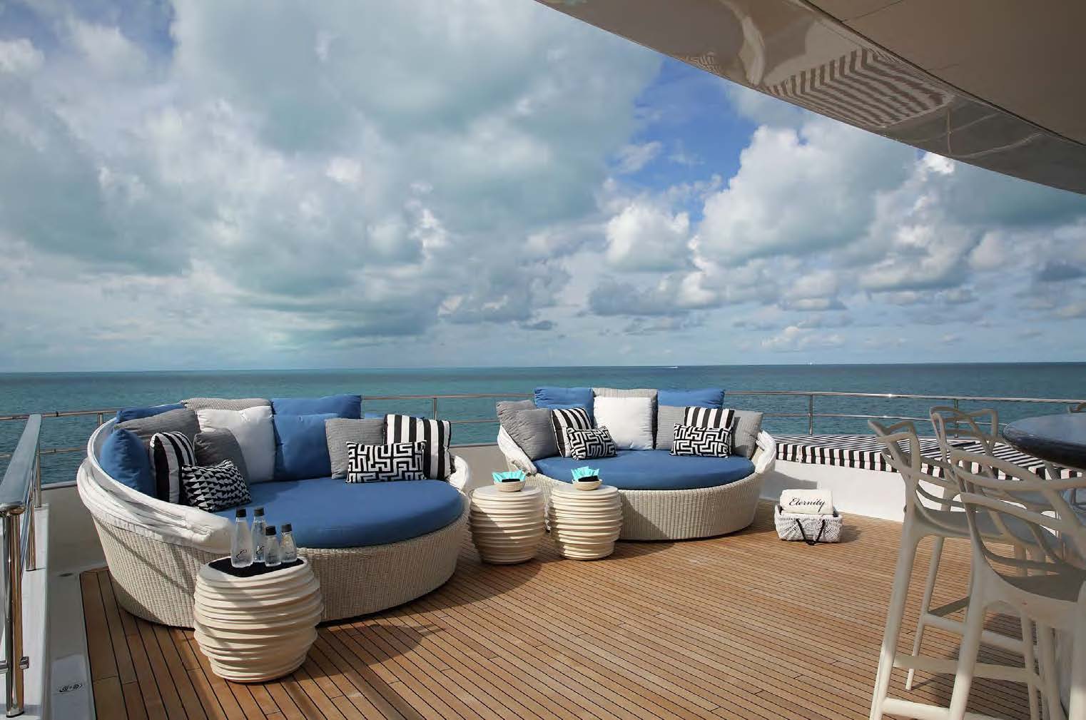 203 Deck lounge.jpg