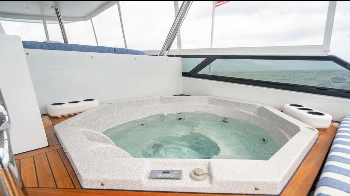 203 Jacuzzi on Sun deck.jpg