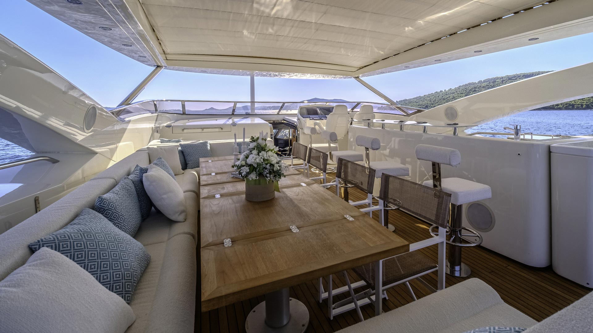 203 Sun deck dining.jpg