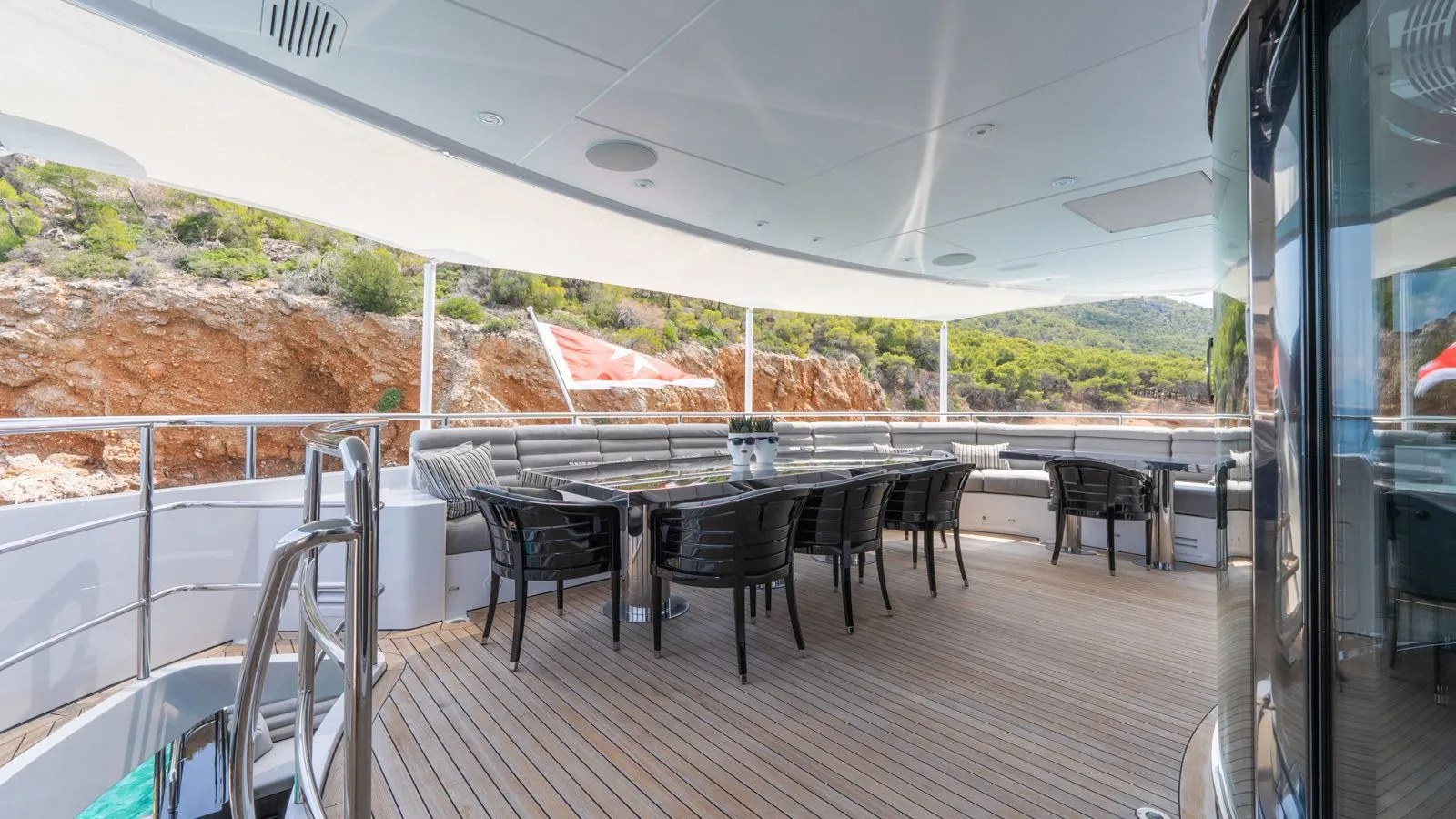 204 Dining on Bridge deck.jpg