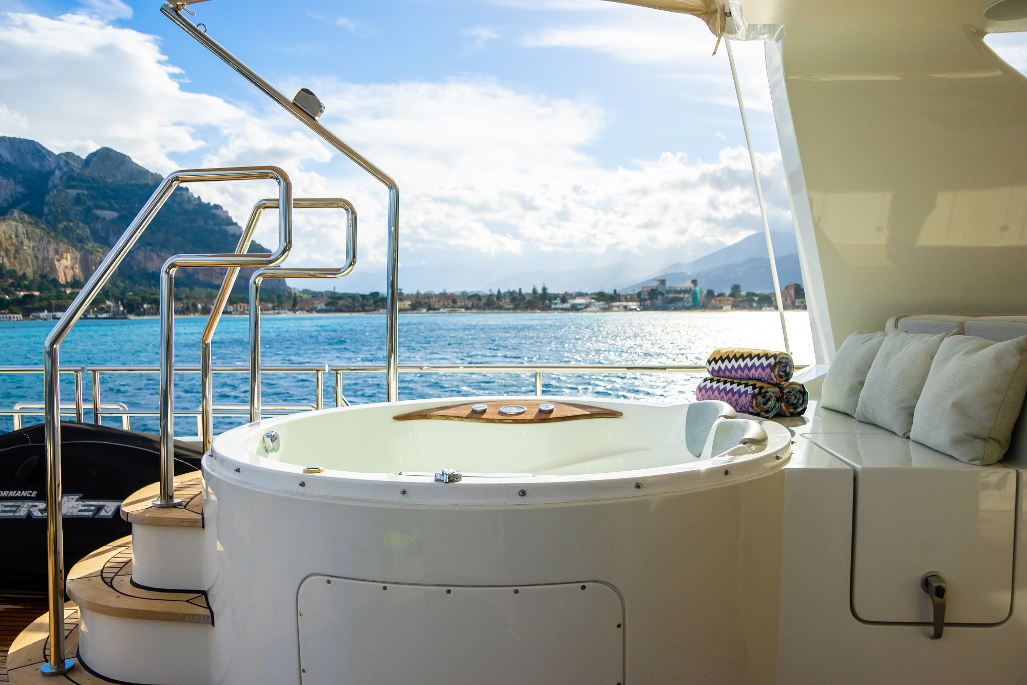204 Jacuzzi on Sun deck.jpg