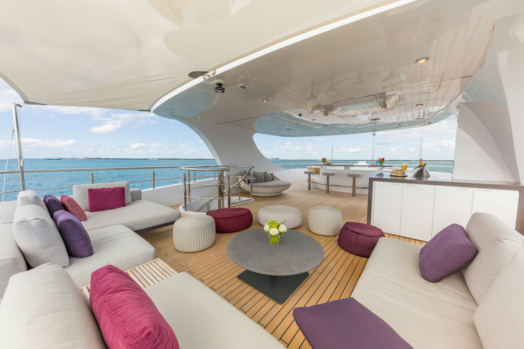 205 Deck lounge.jpg