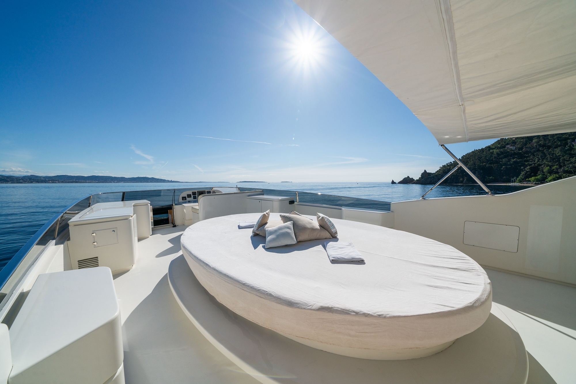 205 Sun bed on Sun deck.jpg